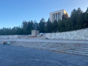 Academia Militara, locul de plecare in călătoriile Hey Travel